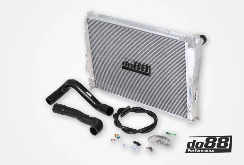 Radiateur de moteur Aluminium DO88 avec Durite couleur au choix pour BMW M3 E46